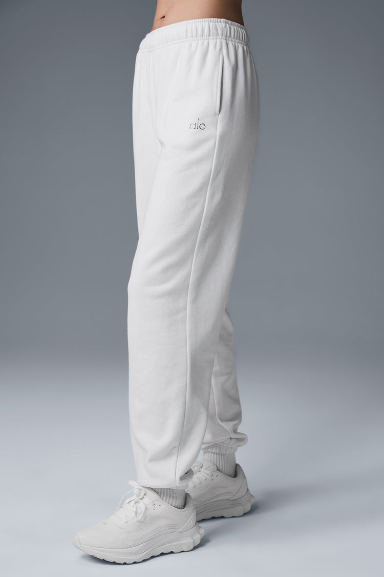 White pants 001