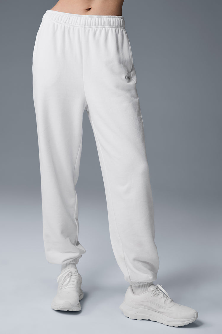 White pants 001