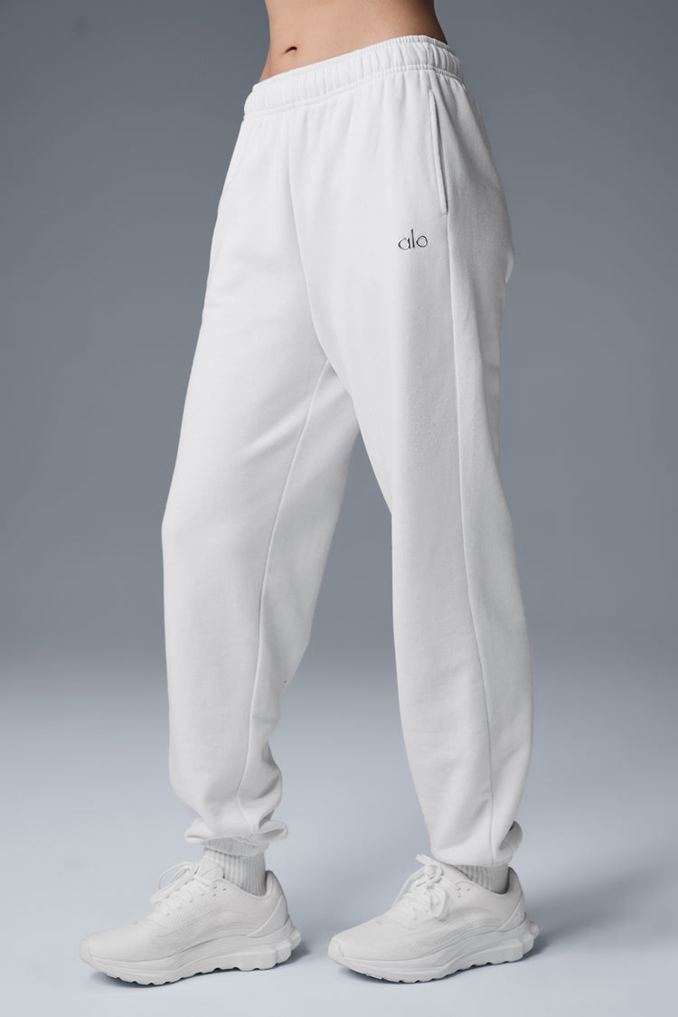 White pants 001