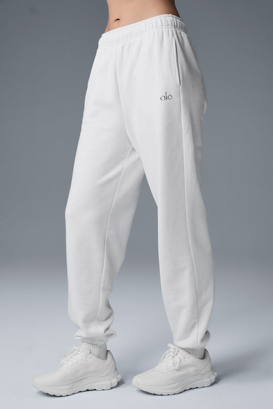 White pants 001